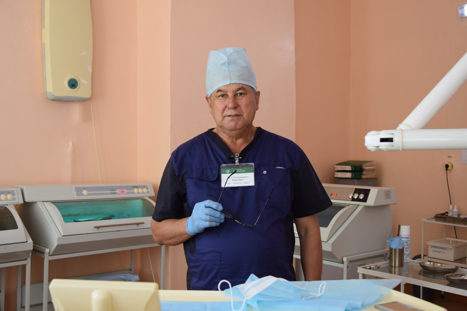 Как врач из Мелеуза 37 лет возвращает людям красивые улыбки