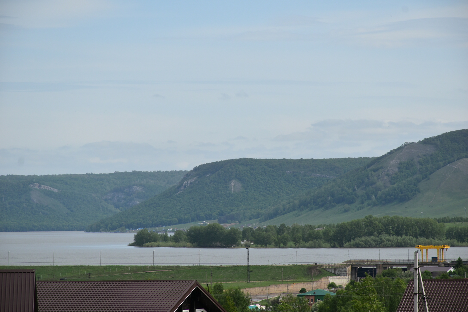 На побережье Нугушского водохранилища Мелеузовского района гуляли медведи