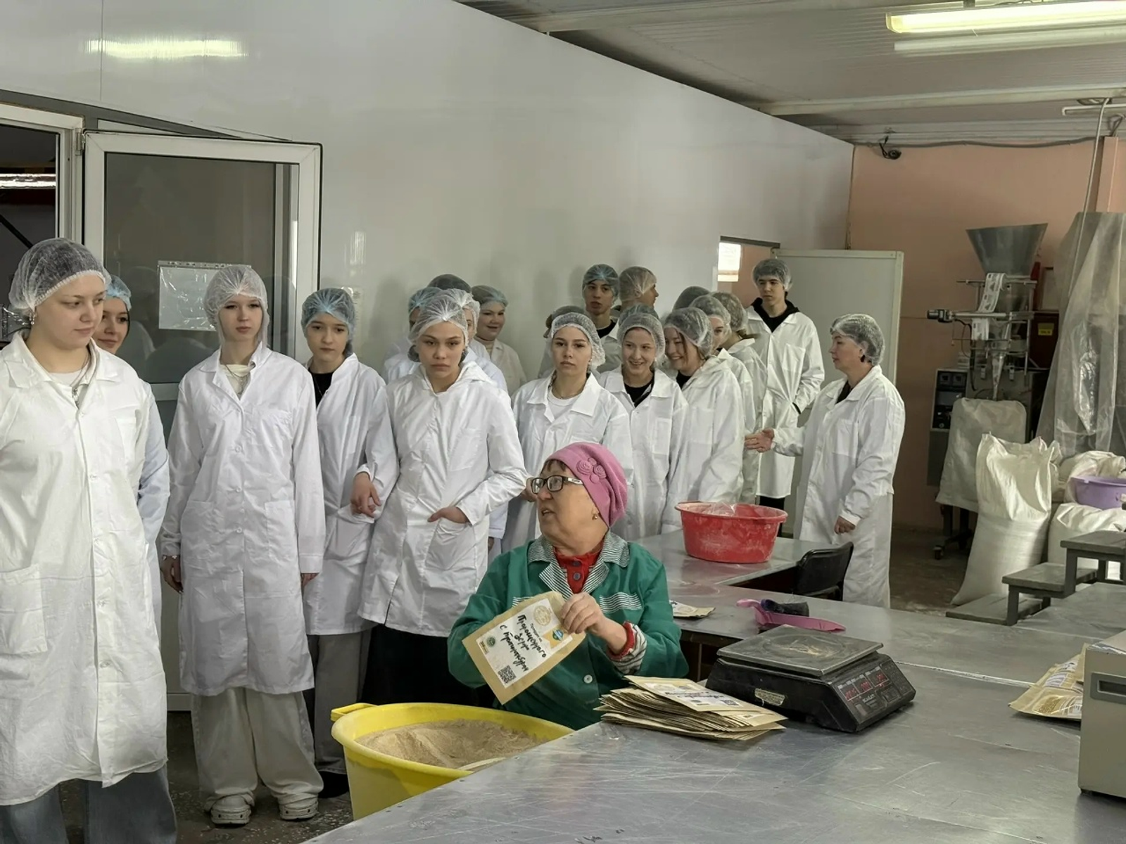 Студенты колледжа Мелеуза посетили предприятие "Актирман"