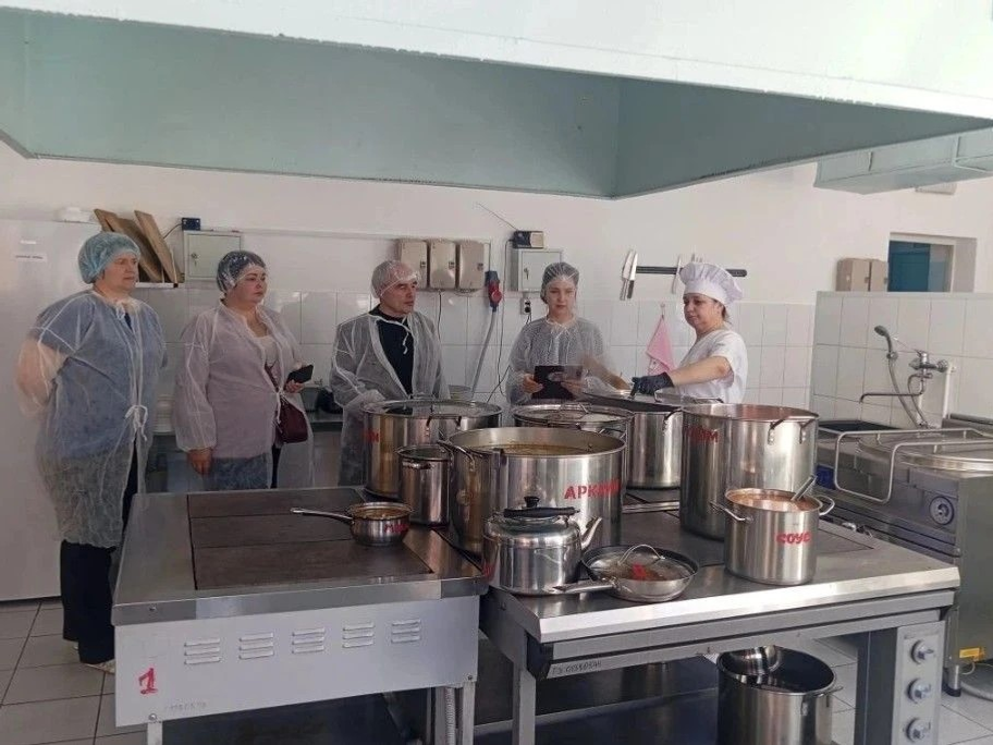 Общественники Мелеуза ведут контроль за организацией питания в школах