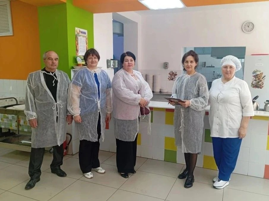 Общественники Мелеуза ведут контроль за организацией питания в школах