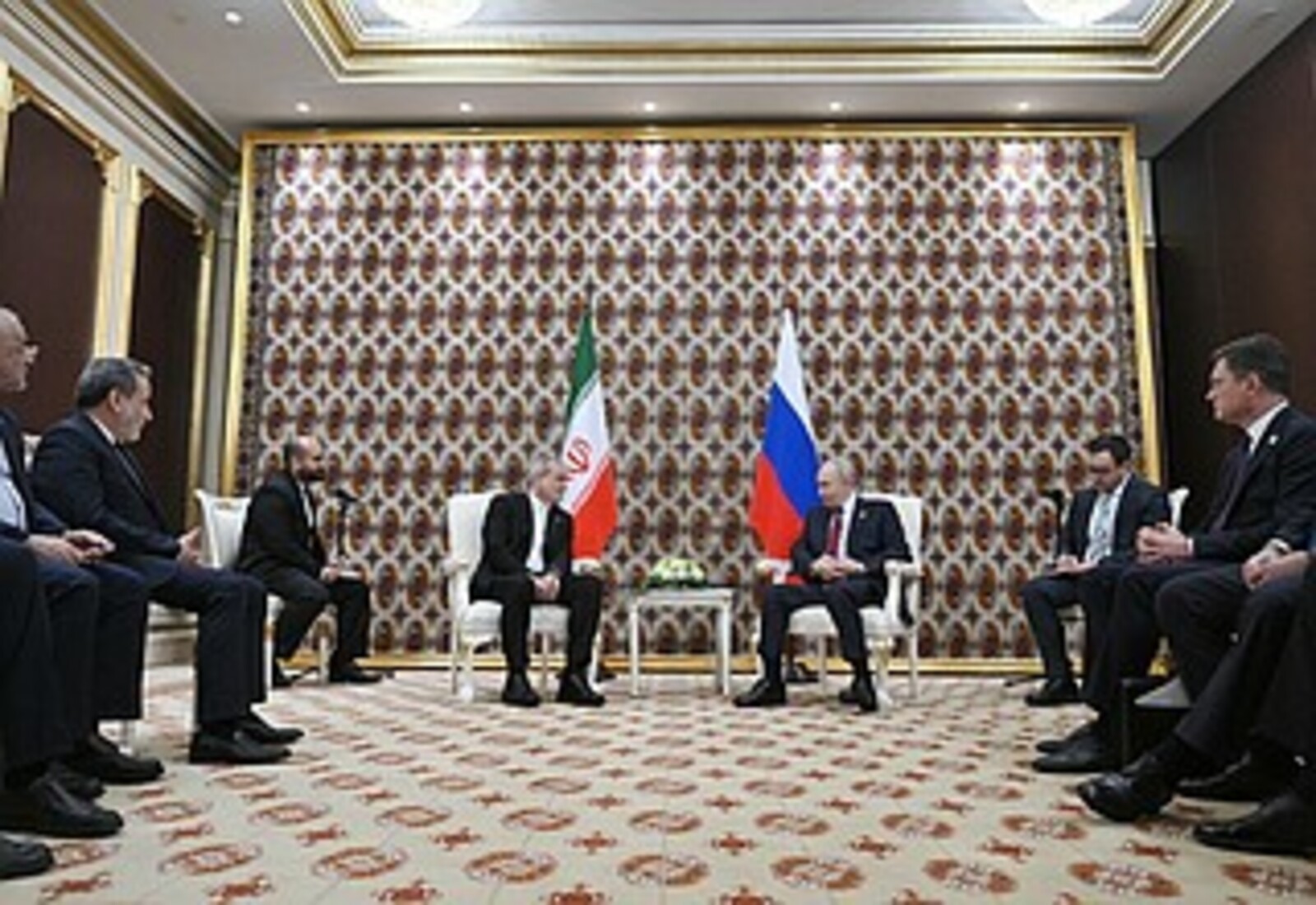 Президент России провёл встречу с Президентом Ирана Масудом Пезешкианом