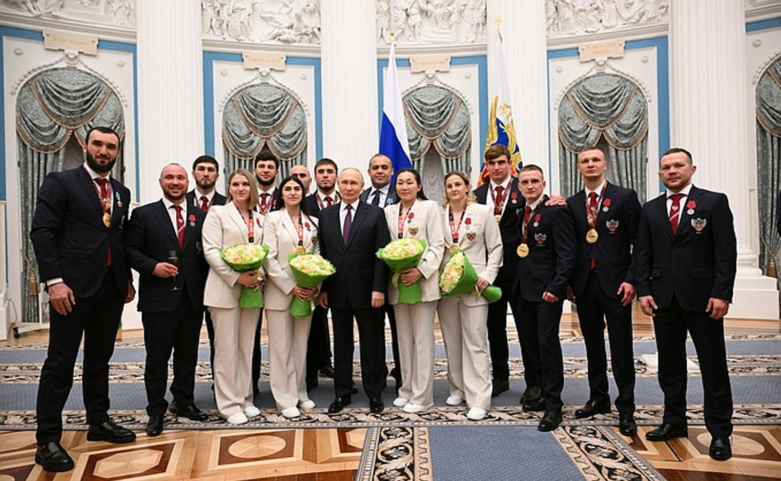 Президент провёл церемонию вручения государственных наград