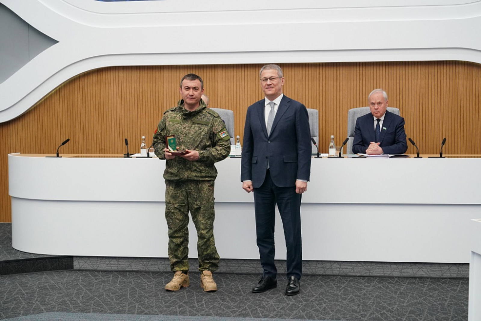 Глава Башкирии наградил участников СВО Марата Зулькарнаева и Айдара Исмагилова