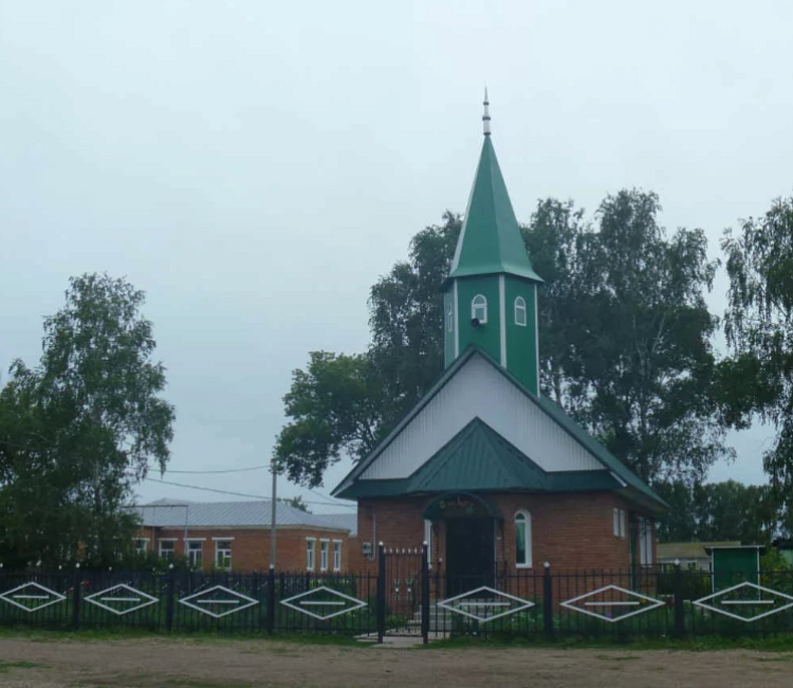 Жители д. Смаково Мелеузовского района благоустроили мечеть "Сагира"
