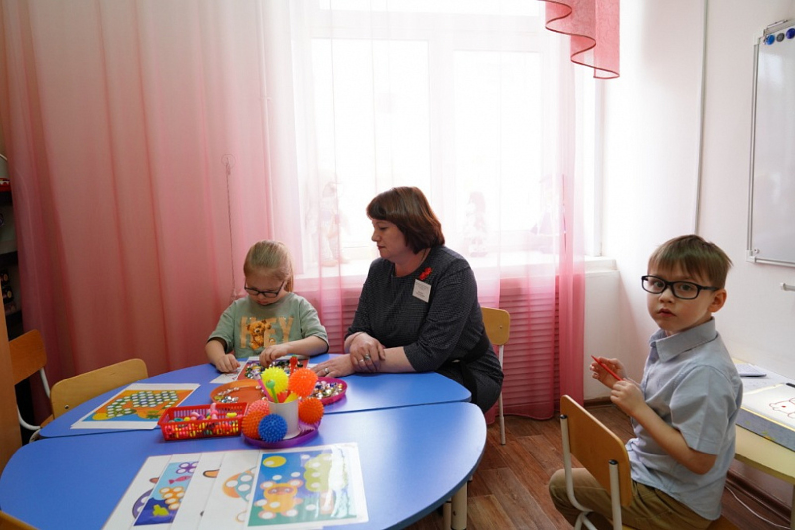 Глава Башкирии посетил детский сад для детей с глазными заболеваниями