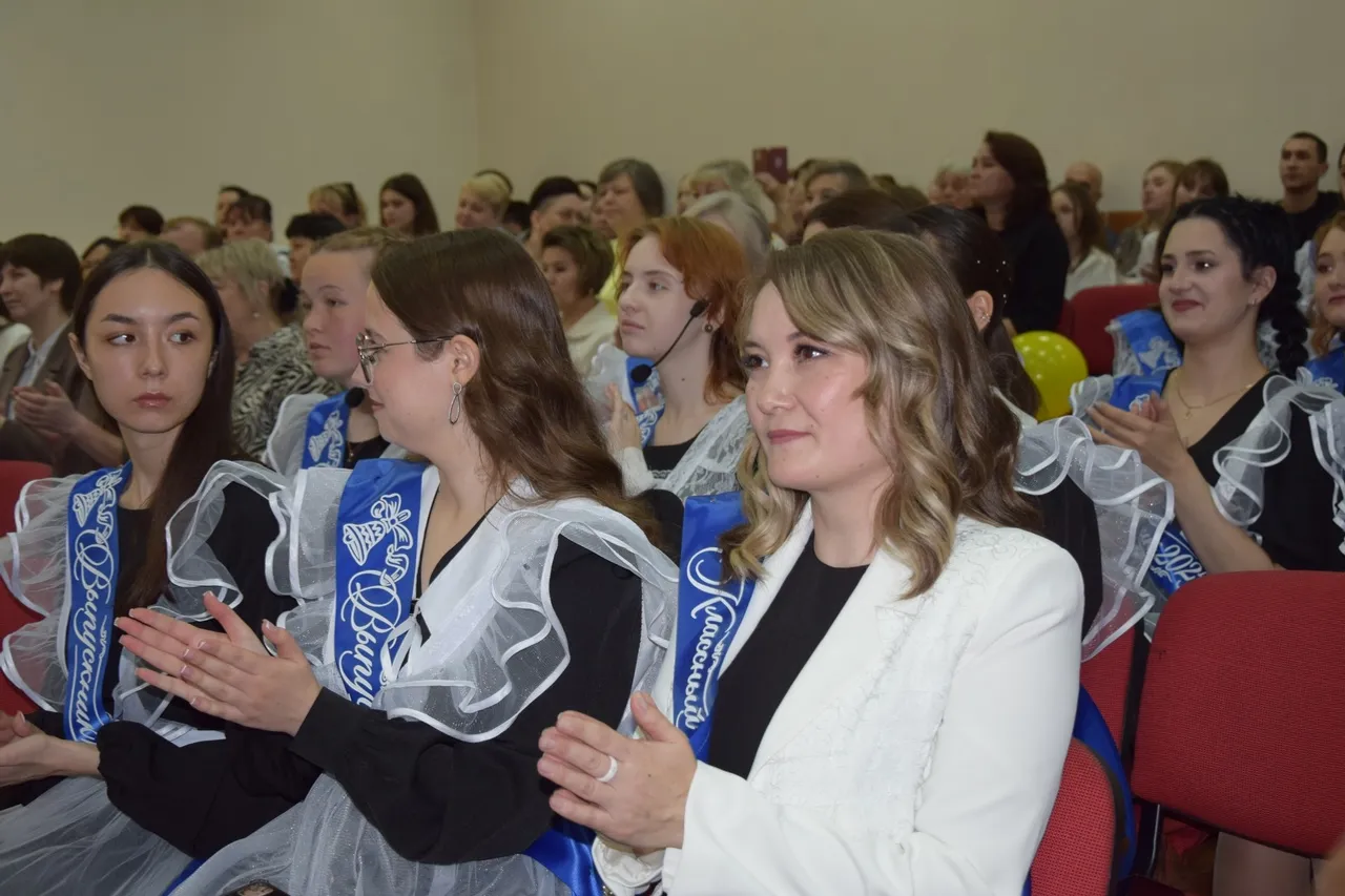 В Башкирии прозвенели последние звонки для выпускников