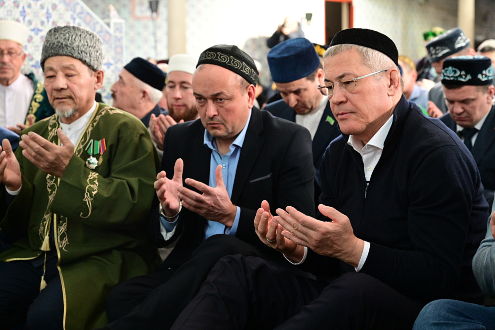 Радий Хабиров принял участие в коллективном намазе в Ураза-байрам