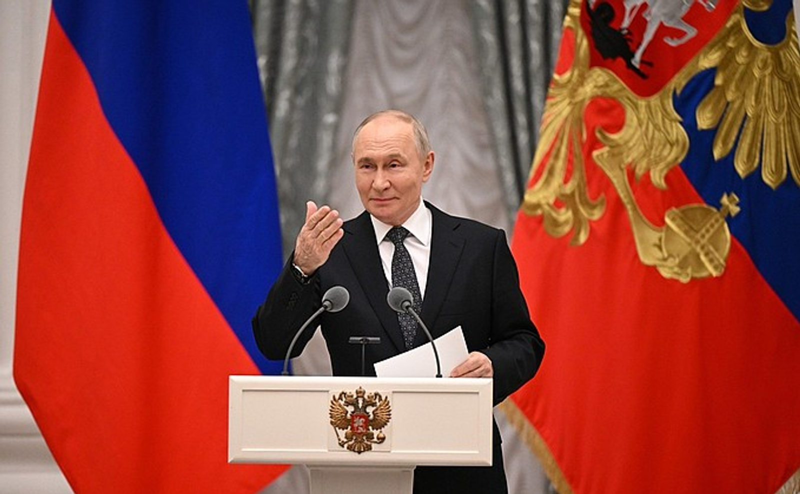 Президент вручил премии молодым деятелям культуры и за произведения для детей