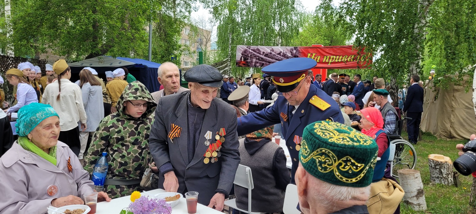 «На привале» с ветеранами: Мелеуз отметил 80-летие Победы теплом воспоминаний