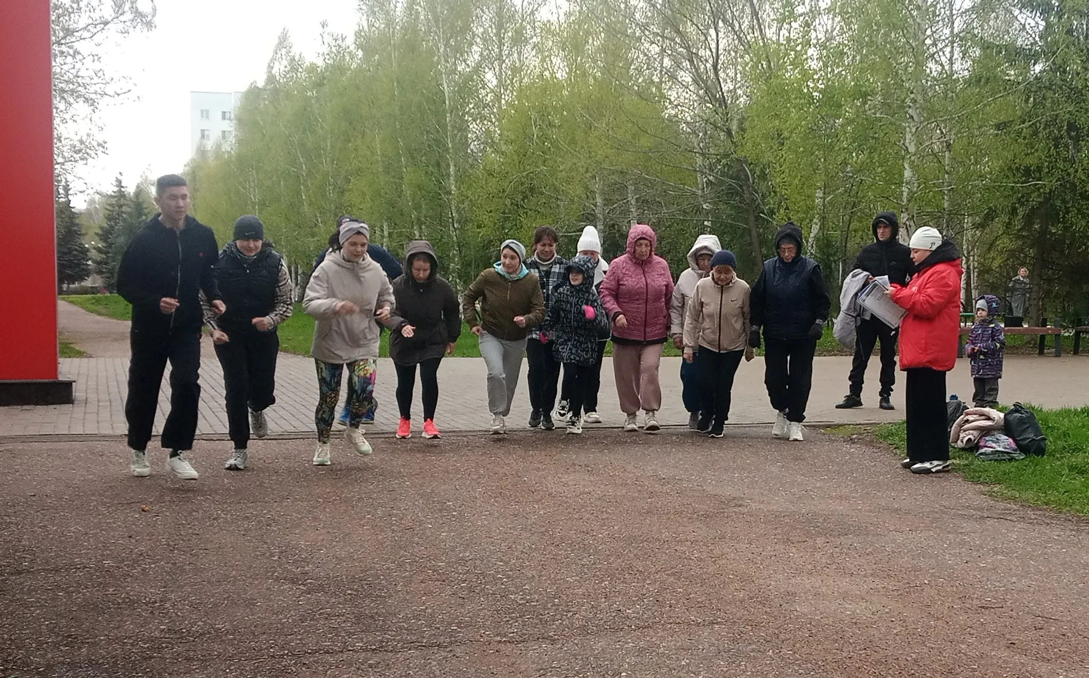 В Мелеузе любители скандинавской ходьбы и сотрудники Дворца творчества сдали ГТО