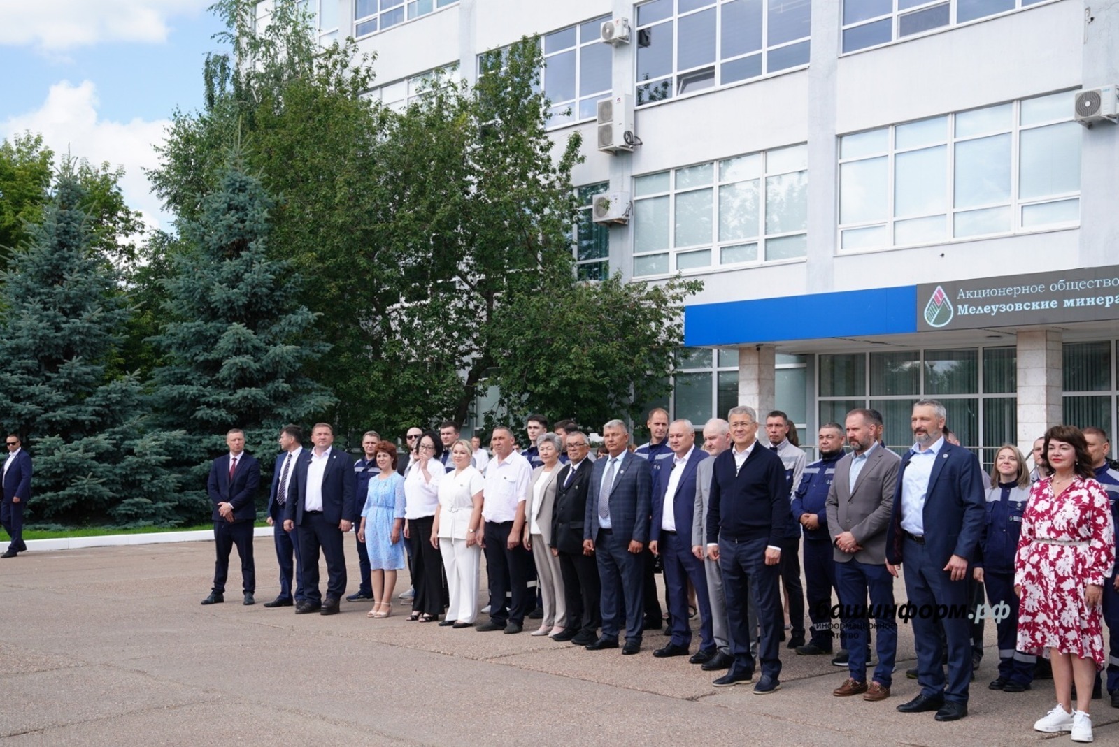 Радий Хабиров поздравил мелеузовских химиков с юбилеем