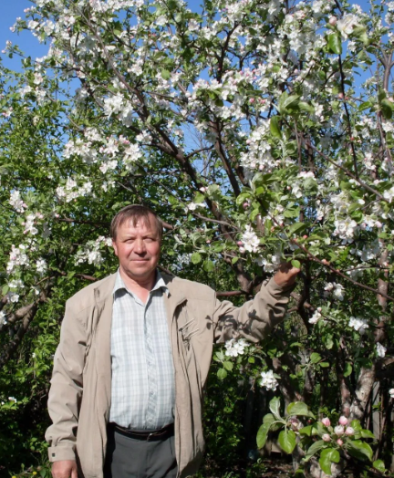 Библиотекари Мелеуза подготовили подборку стихотворений поэта Юрия Смирнова