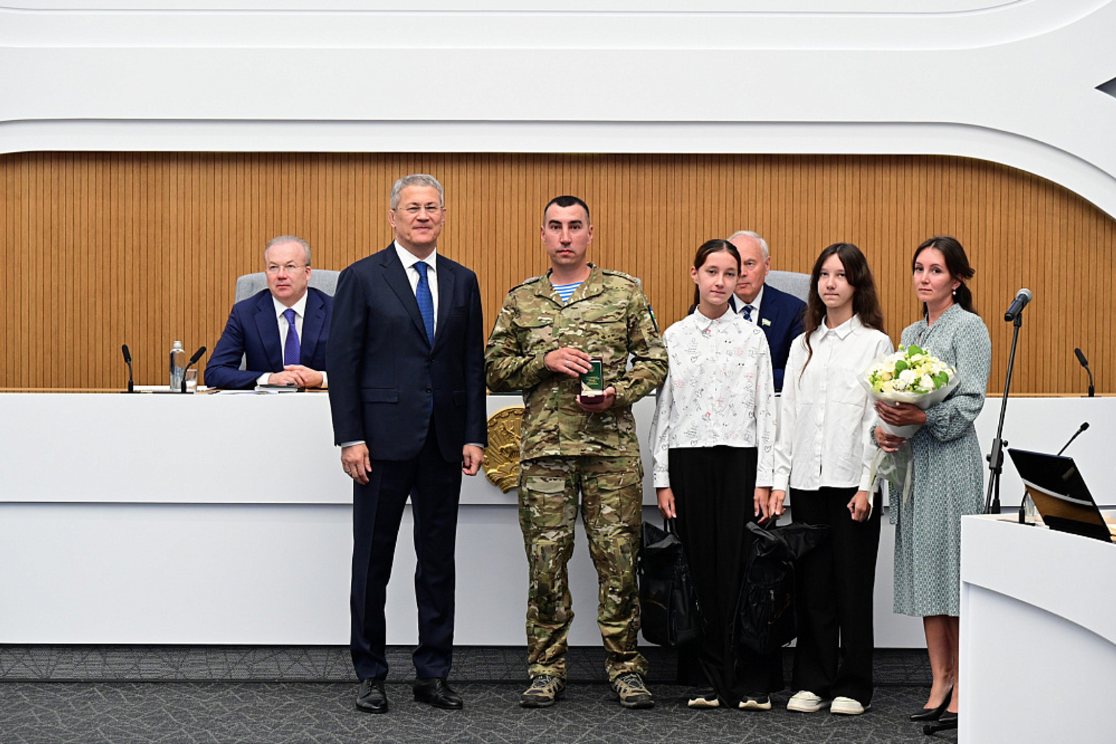 Радий Хабиров вручил ордена генерала Шаймуратова участникам СВО из Башкирии