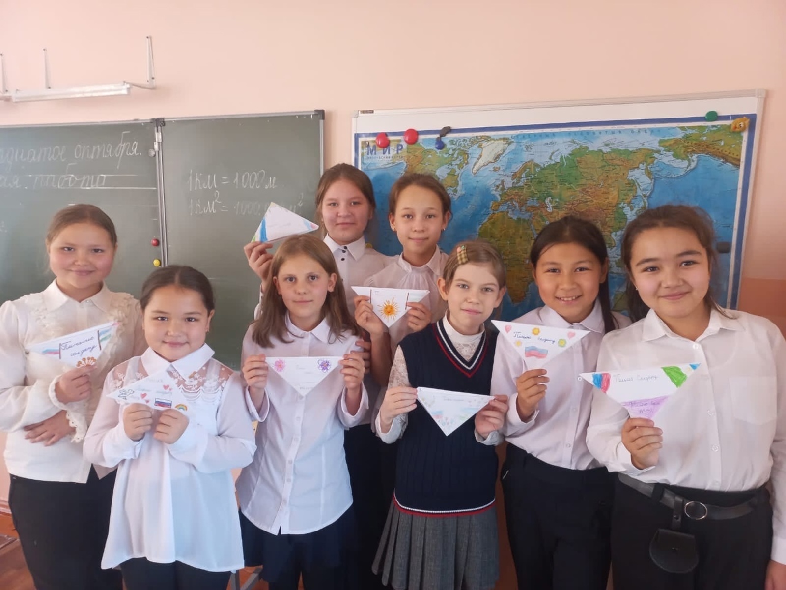 Мелеузовские школьники пишут письма бойцам СВО