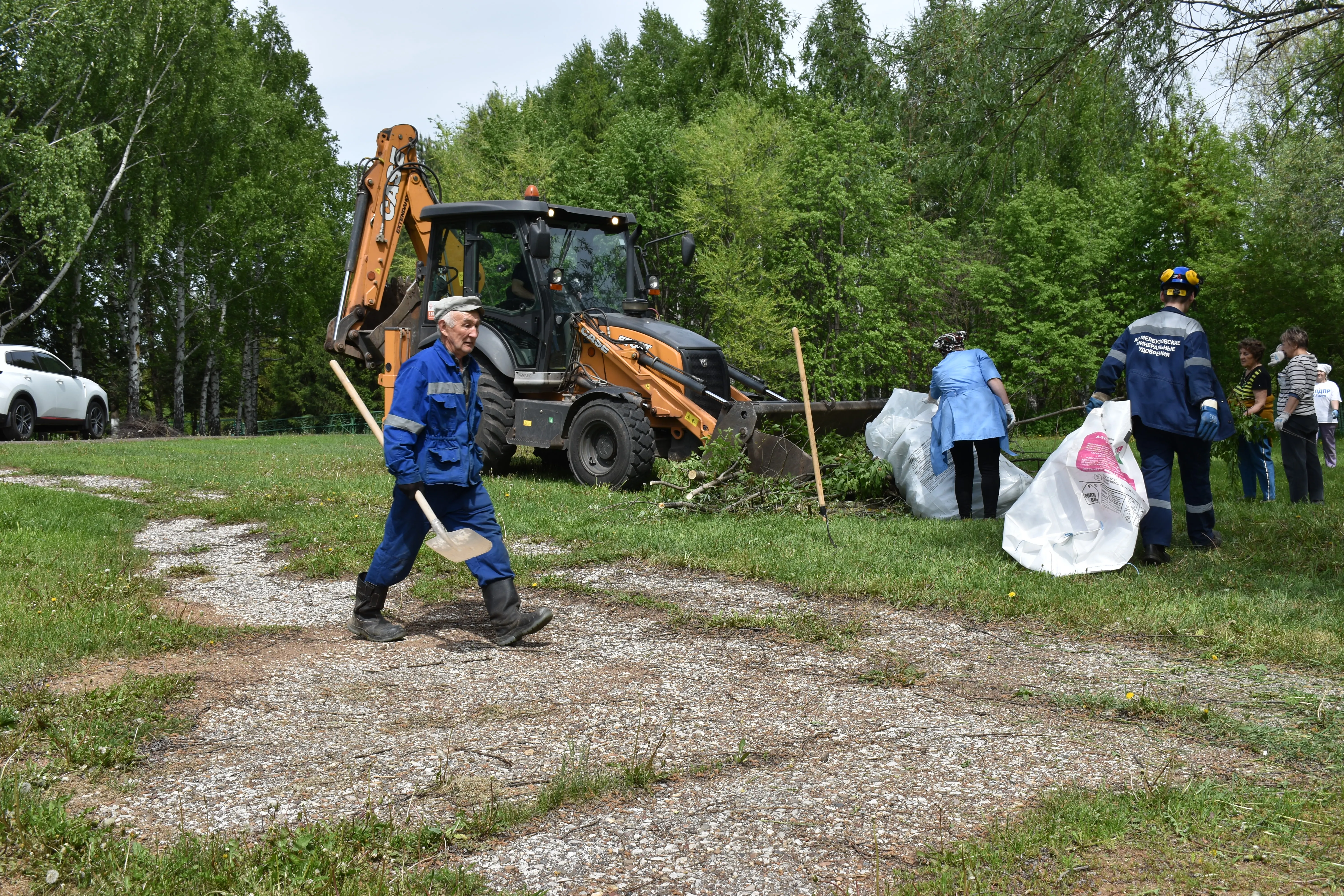 В Мелеузе химики привели в порядок берега реки Каран