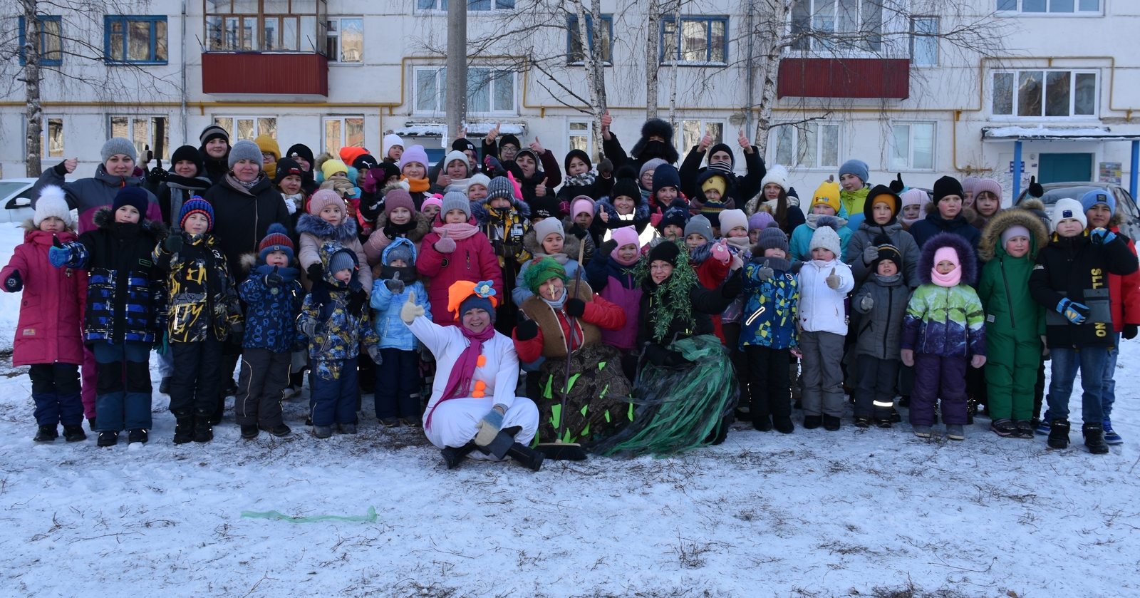 Зимний праздник для детей прошёл в одном из дворов Мелеуза