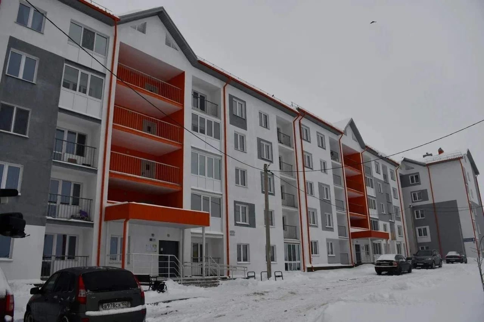 В одном из городов Башкирии 11 семей одновременно справили новоселье