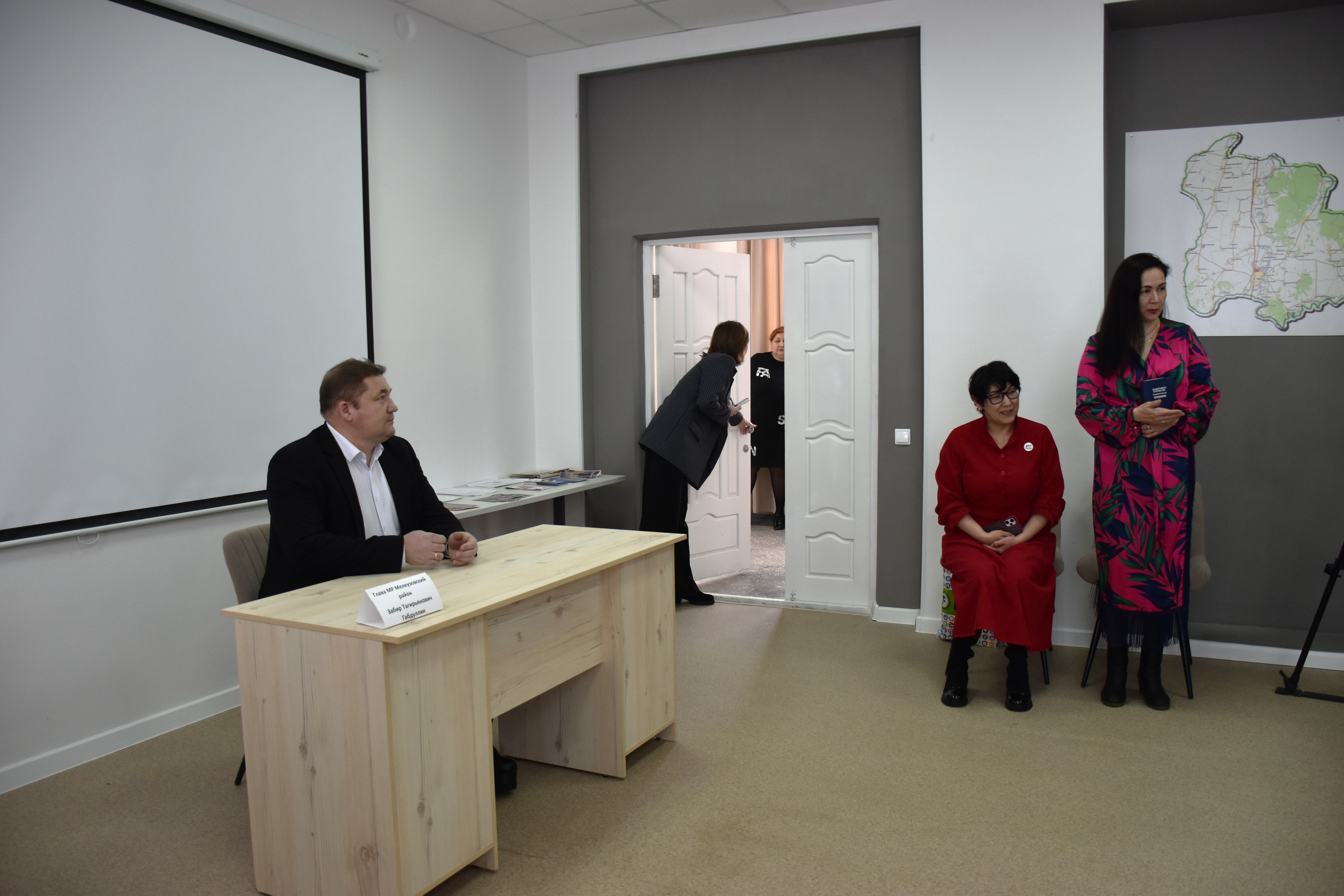 Глава Мелеузовского района встретился с жёнами и матерями погибших на СВО бойцов