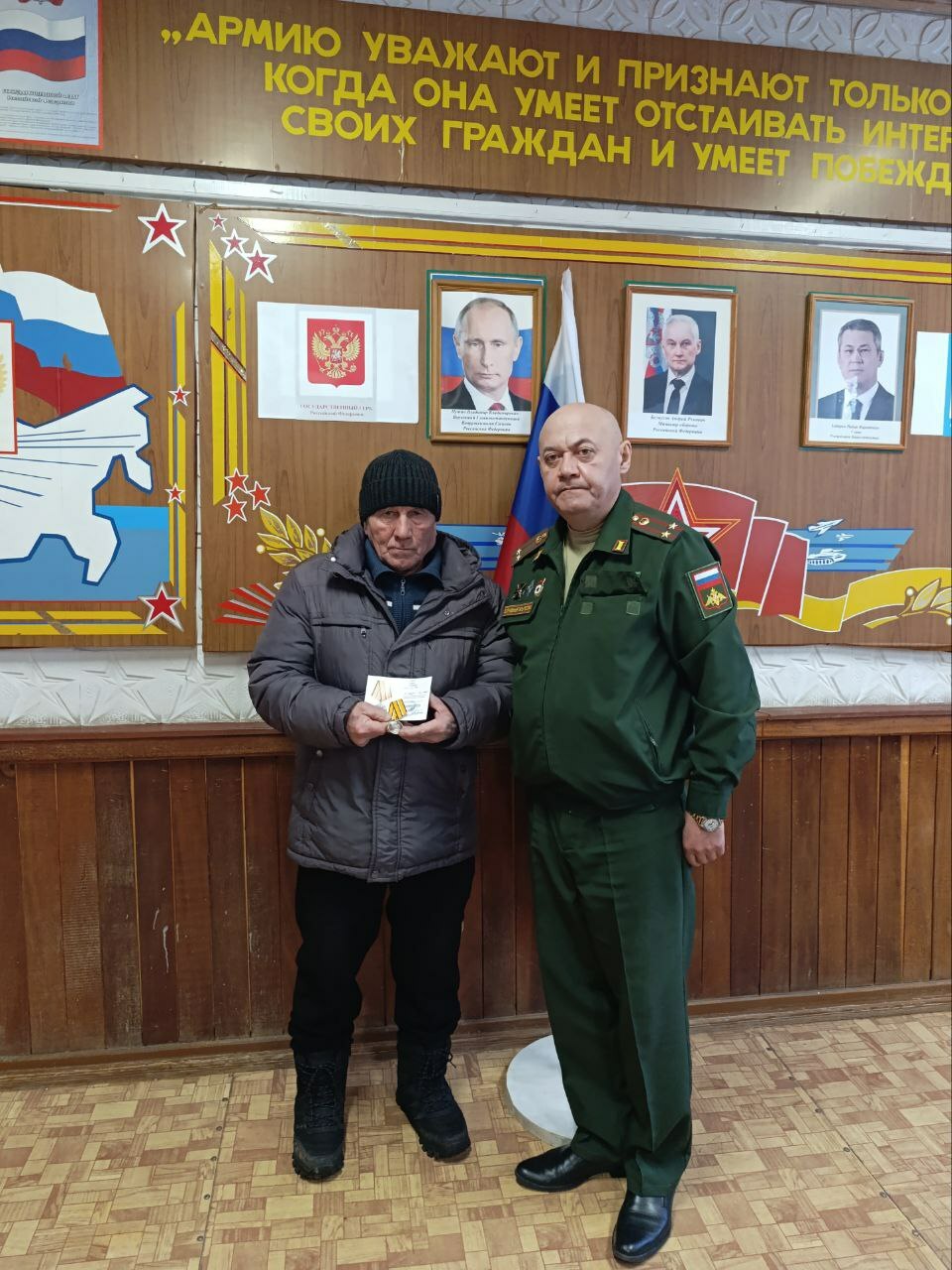 В Мелеузе отцу бойца СВО вручили медаль сына «За боевые отличия»