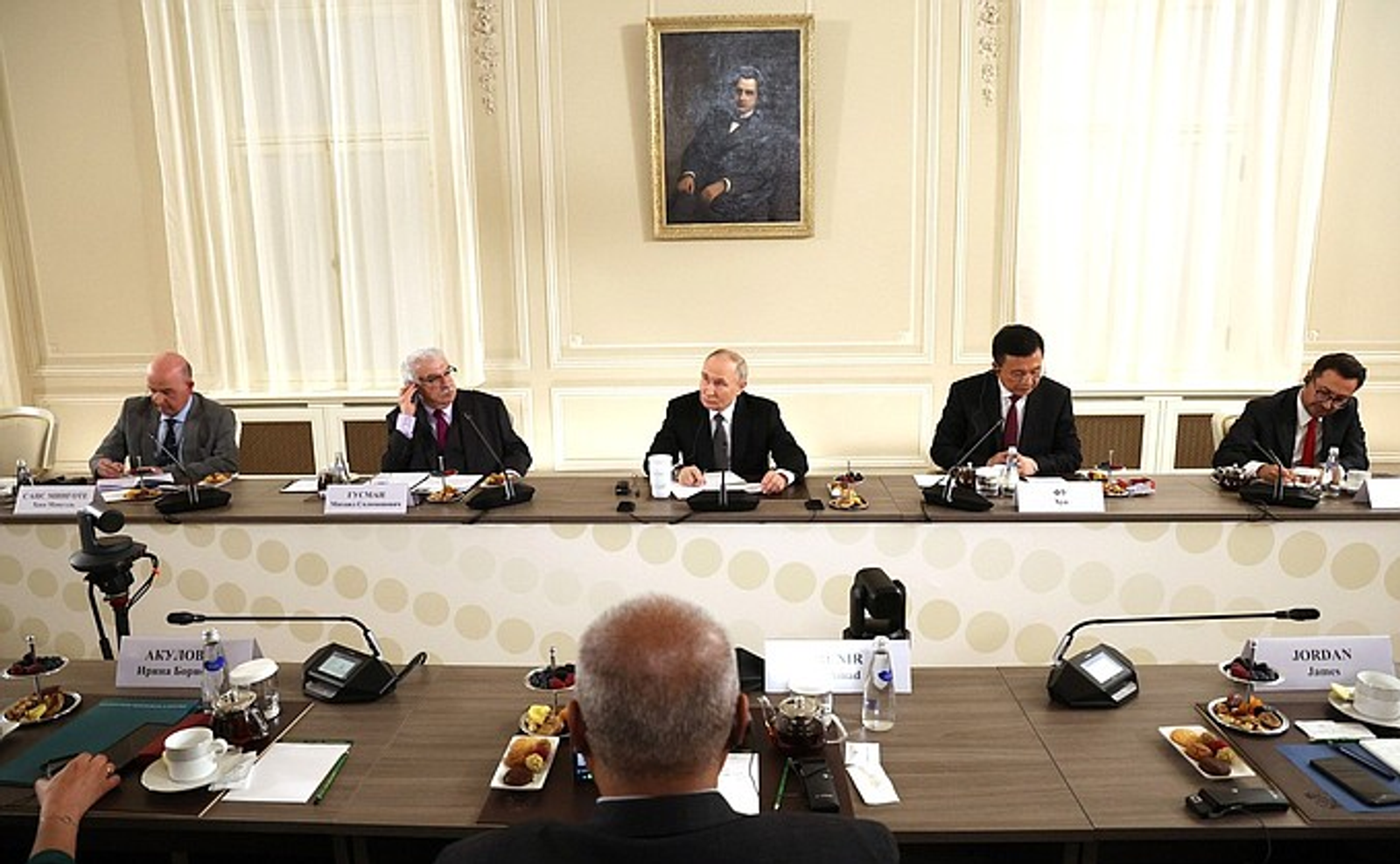 Владимир Путин встретился с руководителями международных информагентств